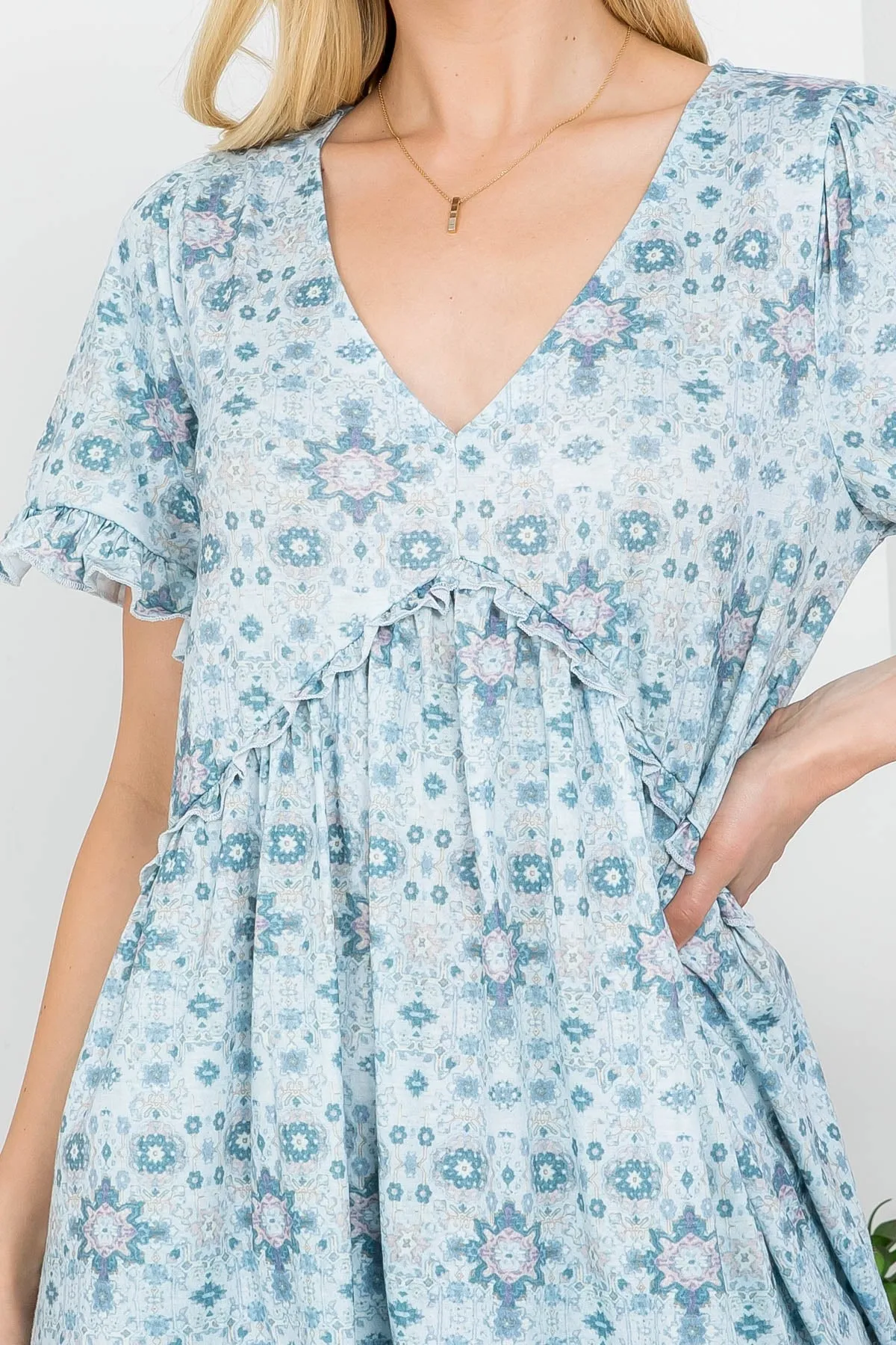 LIGHT BLUE PRINT SHORT SLEEVE DROPE TOP